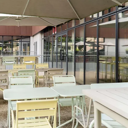 Ibis Styles Centre Rive Gauche Hotel 3*